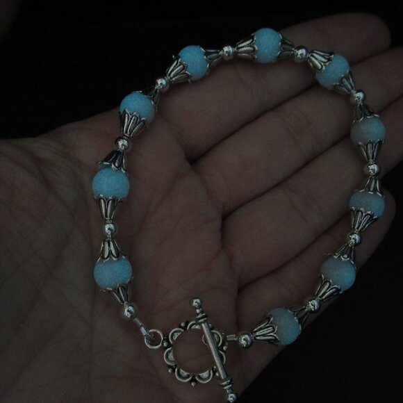 Glow in the dark glass bracelet - Picture 3 of 10